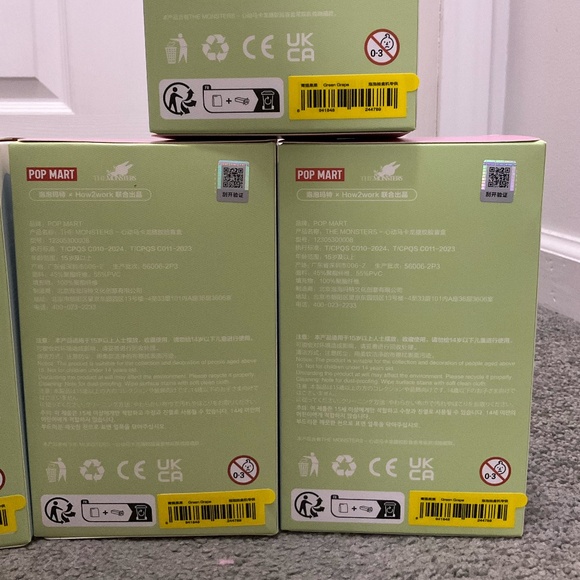 Labubu 'Exciting Macaron' Plush Pendant - Confirmed Green Grape - Picture 3 of 3